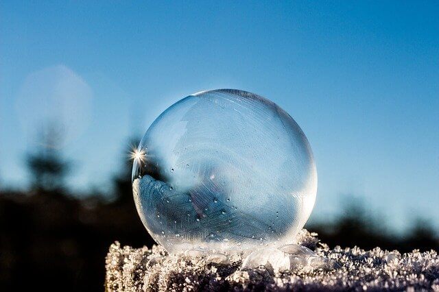 Mediciner.in - Winter’s here... Soaring flu fear! | 2025 Frozen Bubble 2025