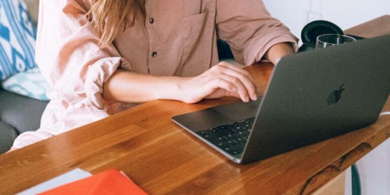 Mediciner.in - Kitchen to couch: Work life balance in the new normal | 2025 Work from home | Laptop | Clinqon India