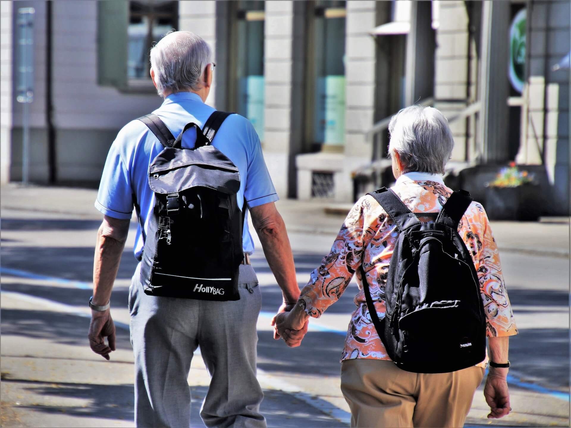 Mediciner.in - AGE FRIENDLY CARE in the times of COVID-19 | 2025 old couple