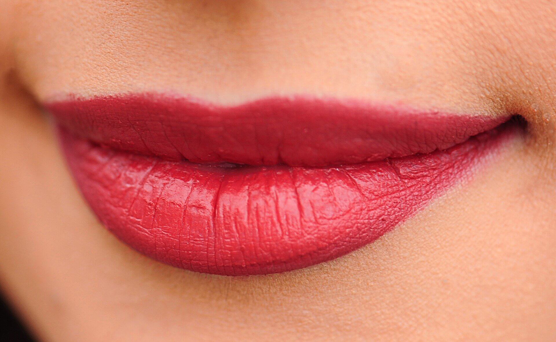 Mediciner.in - LIP CARE: How to get plump, healthy lips? | 2025 red lips