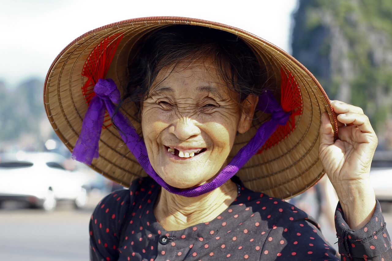 Mediciner.in - Missing Teeth: How to fix this dental issue? | 2025 Old Woman