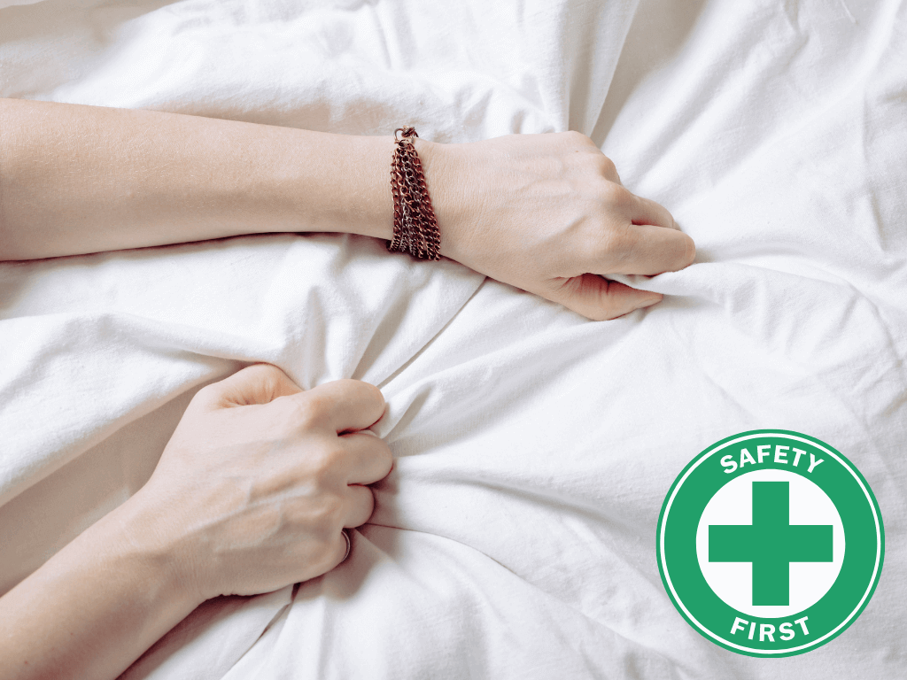 Mediciner.in - Eyewear | 2025 Getting Cosy: With Care and Caution