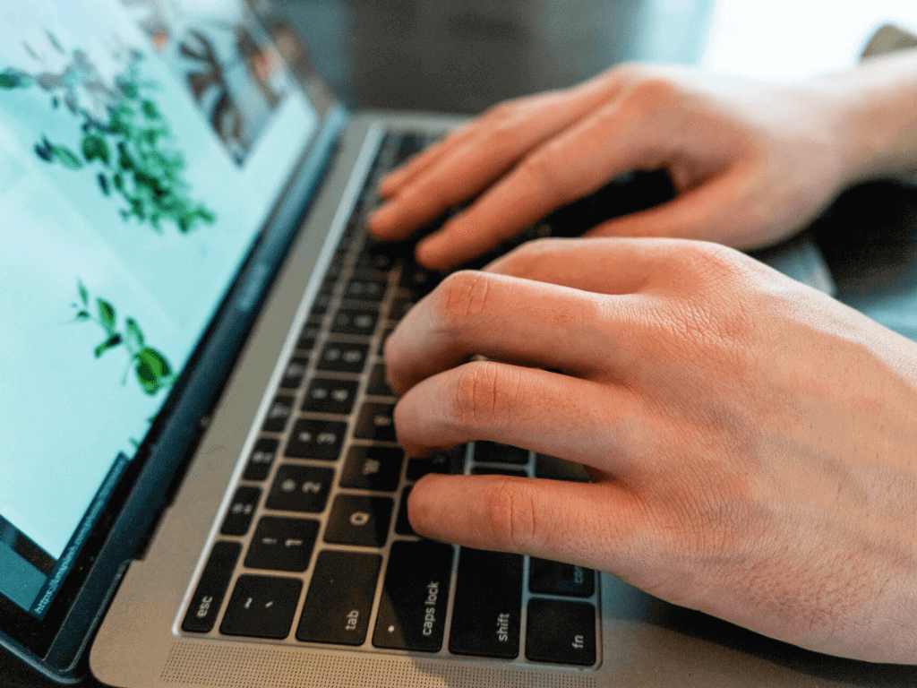 Ways to stay HEALTHY when you work at a desk